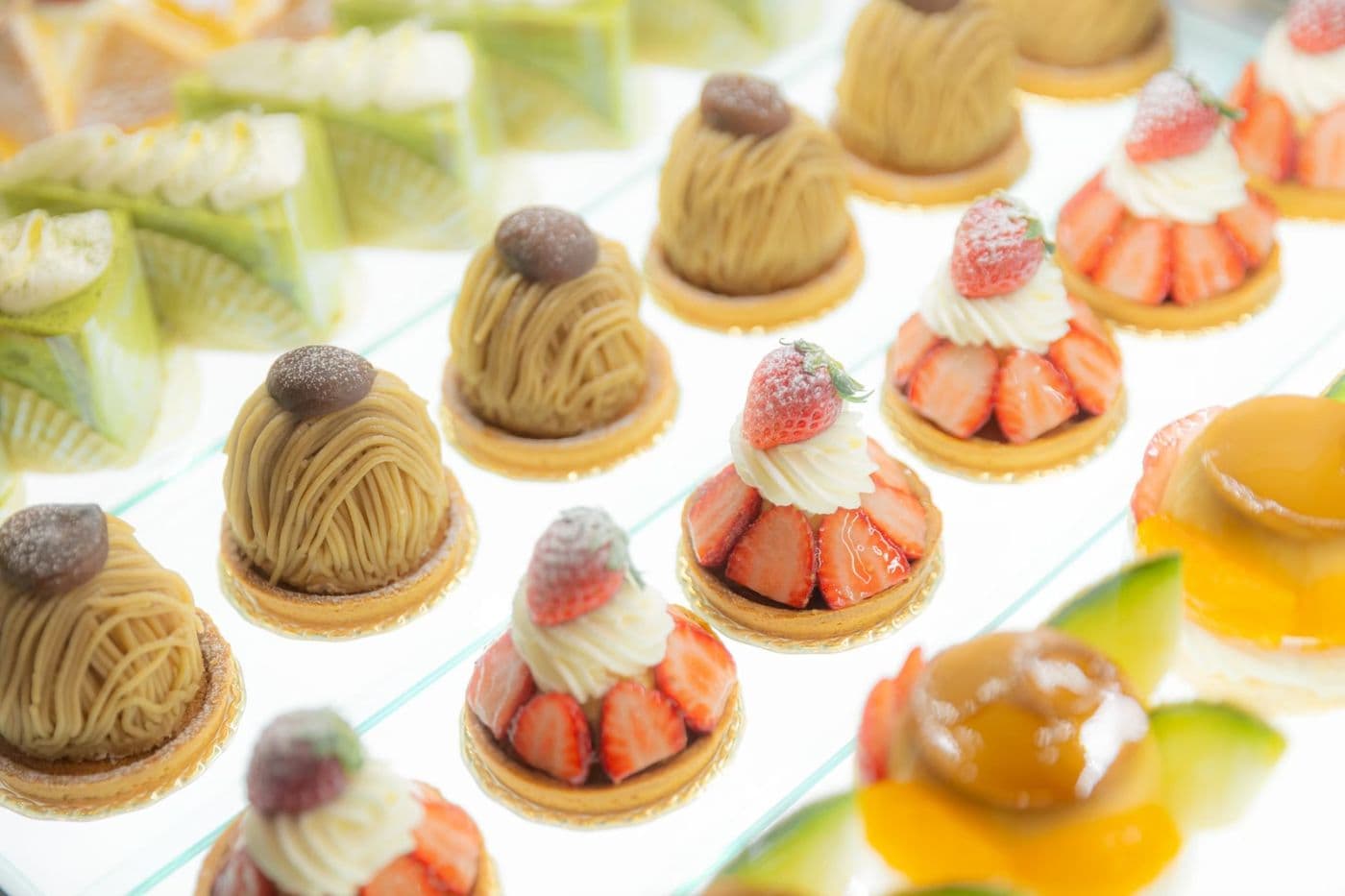 NORUMANのショーケースに並ぶケーキ